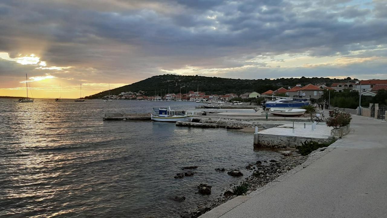 Apartmani Vukovic Kaprije Exteriör bild